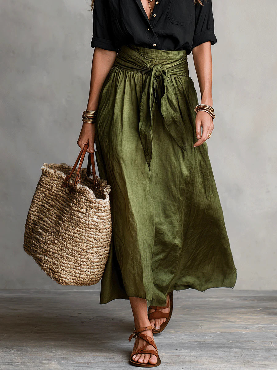 Yvette | Conjunto de dos piezas: camiseta negra y falda midi verde oliva