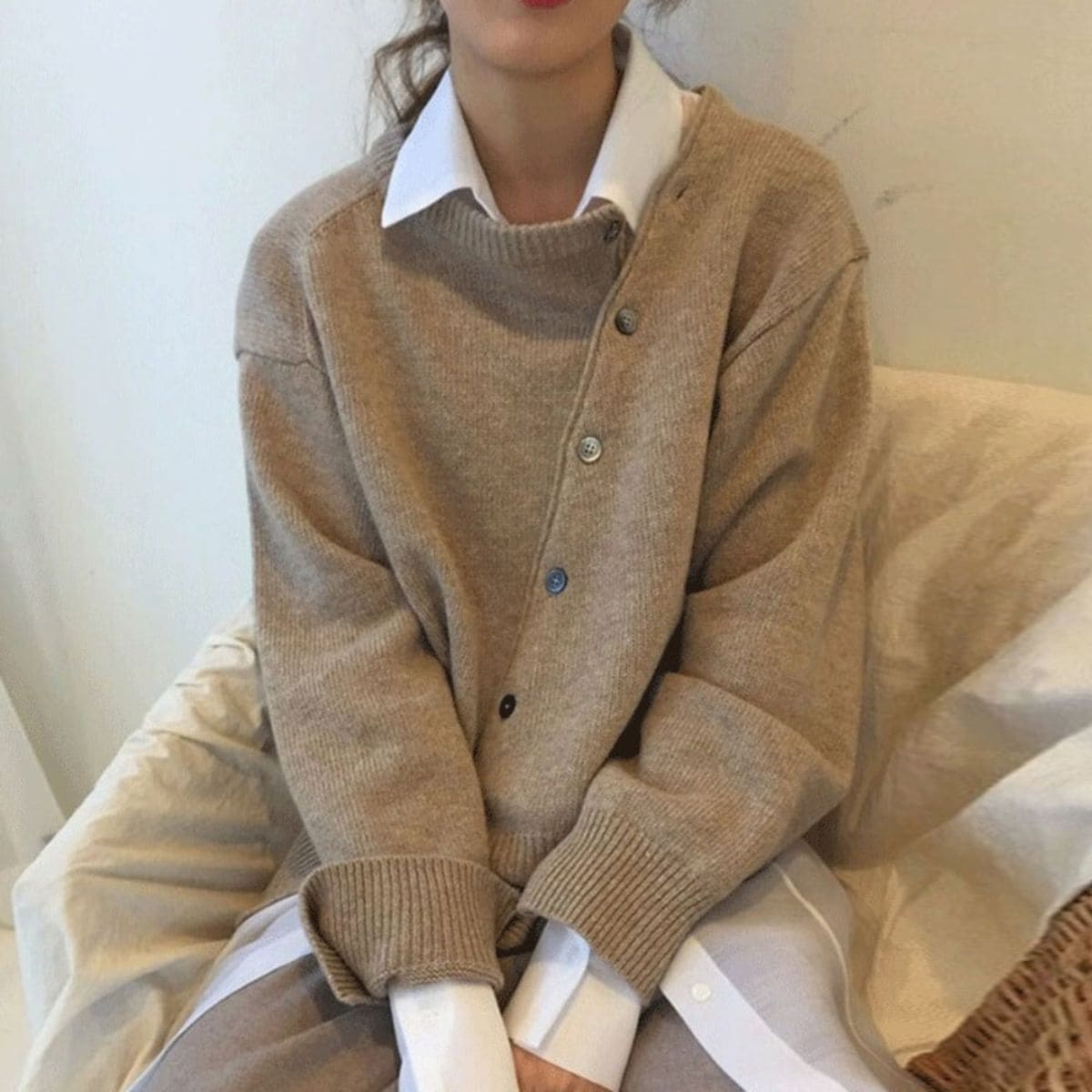 Luna | Cardigan with Asymmetrical Buttons