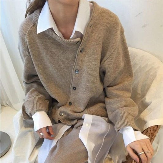 Luna | Cardigan with Asymmetrical Buttons
