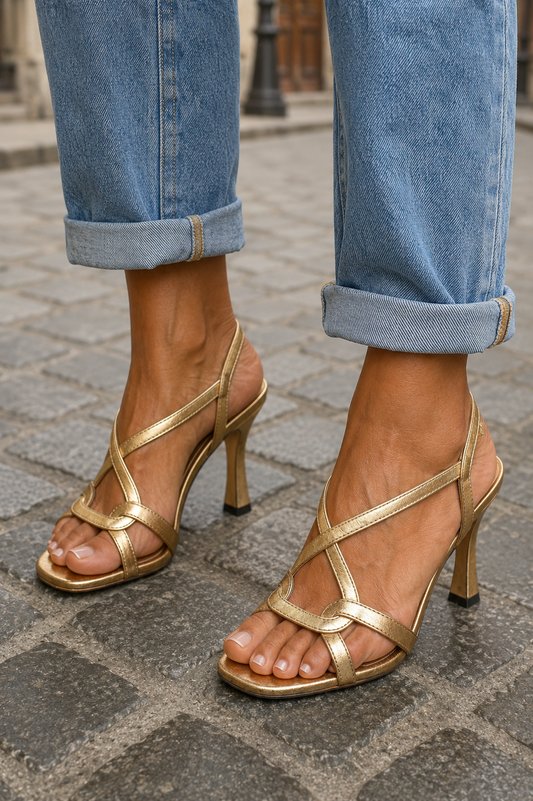 Elisabetta | Sandalias doradas: el encanto del verano
