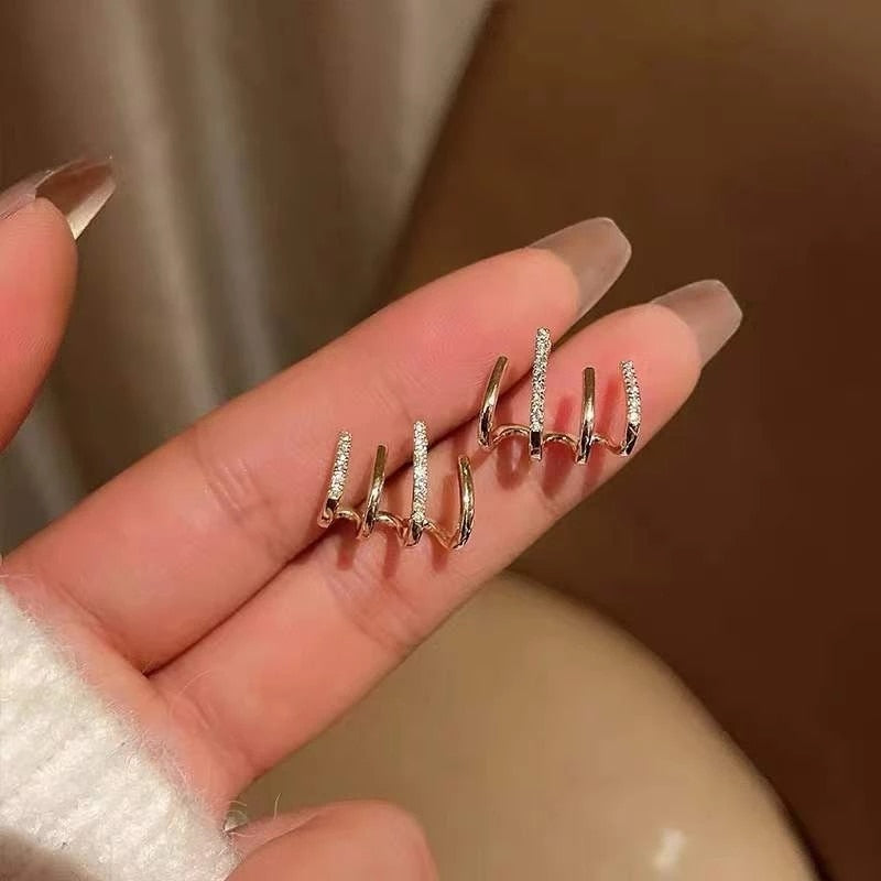 Victoria | Elegantes pendientes dorados de varias bandas con destellos