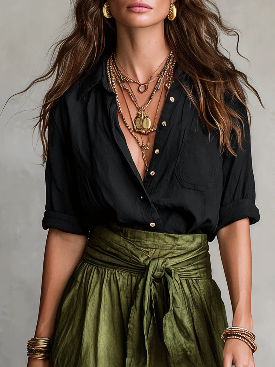 Yvette | Conjunto de dos piezas: camiseta negra y falda midi verde oliva