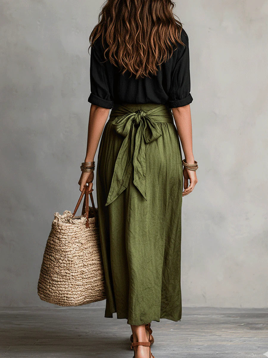 Yvette | Conjunto de dos piezas: camiseta negra y falda midi verde oliva