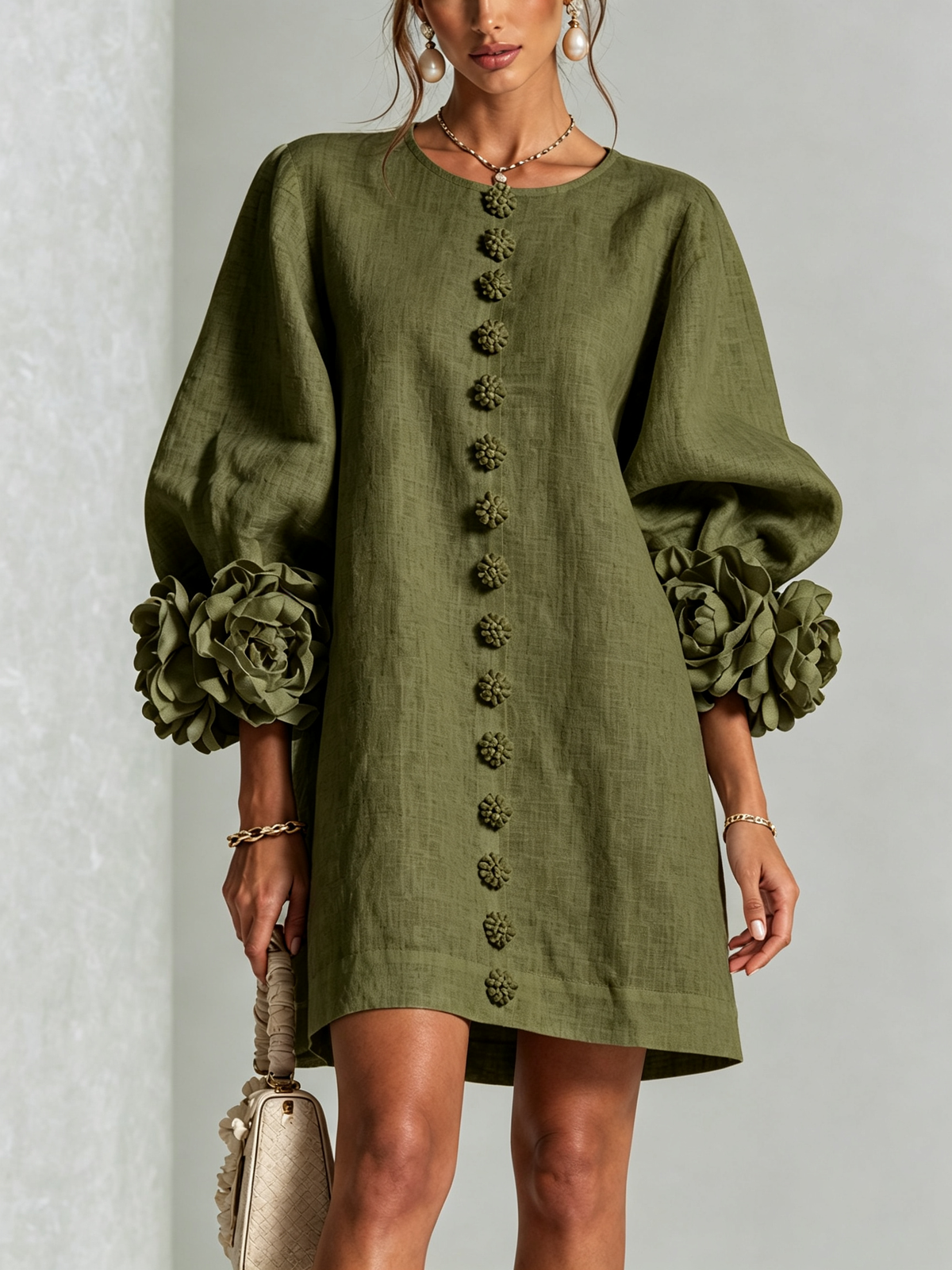 Vestido mini blanco con botones con motivos florales y mangas con motivos florales extravagantes