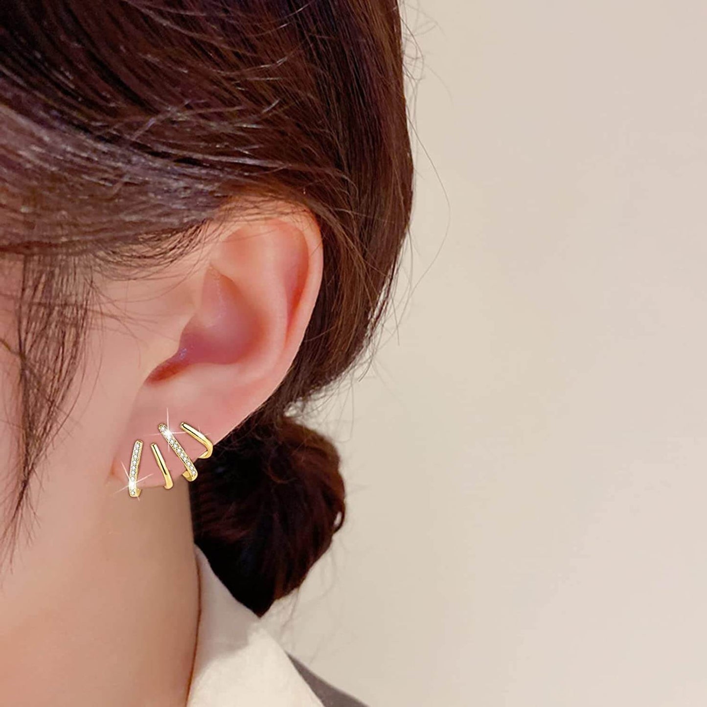 Victoria | Elegantes pendientes dorados de varias bandas con destellos